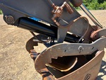 Hydraulics with Thumb Cylinder
