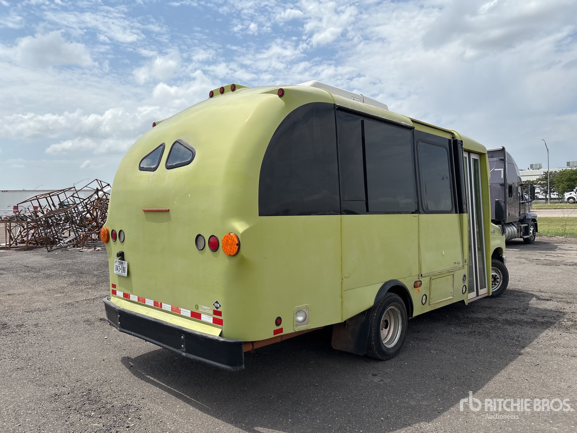 General Appearance with Picture, Right Rear Corner