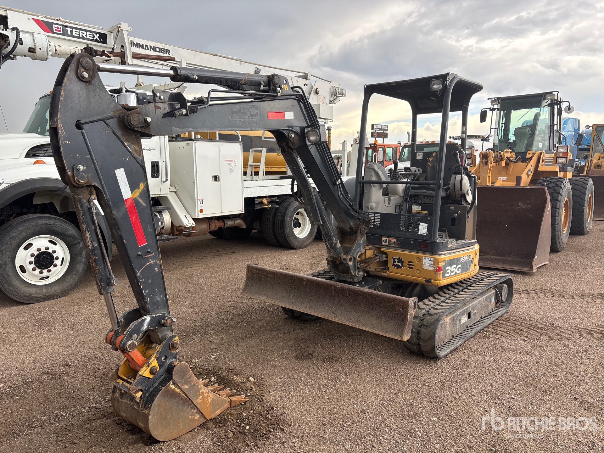 Photo of a 2017 John Deere 35G