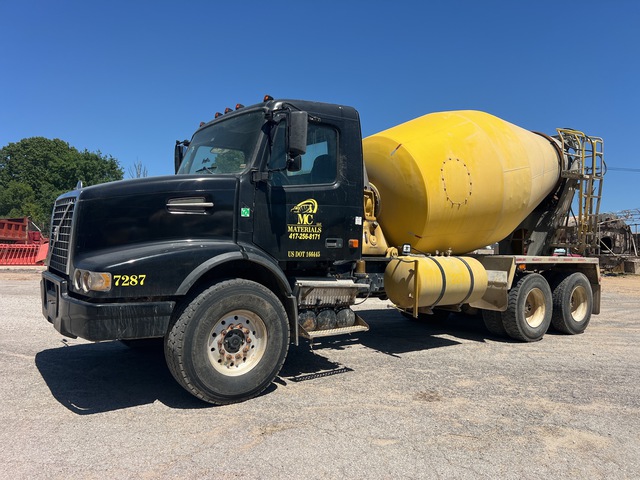 2005 Volvo Mixer Truck