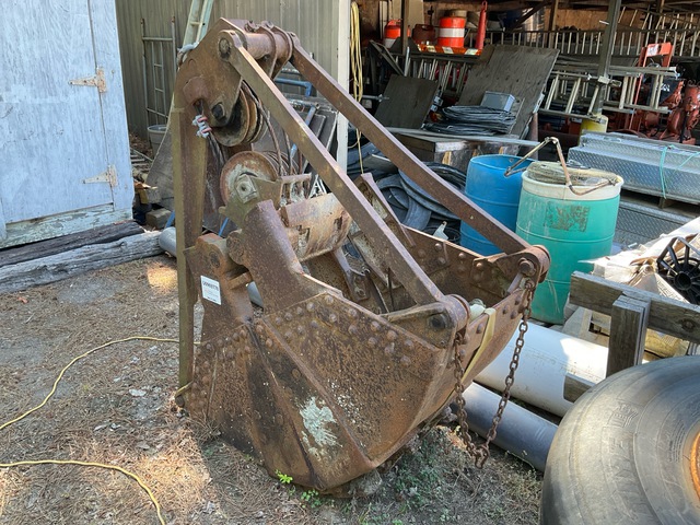 32 in Clamshell Bucket