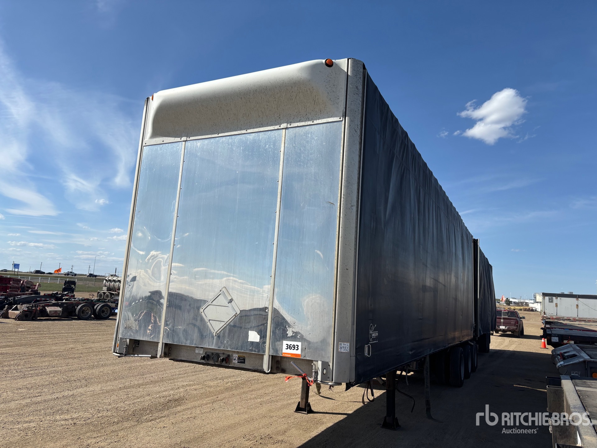 Photo of a 2014 Wilson 33 ft Super B-Train Lead