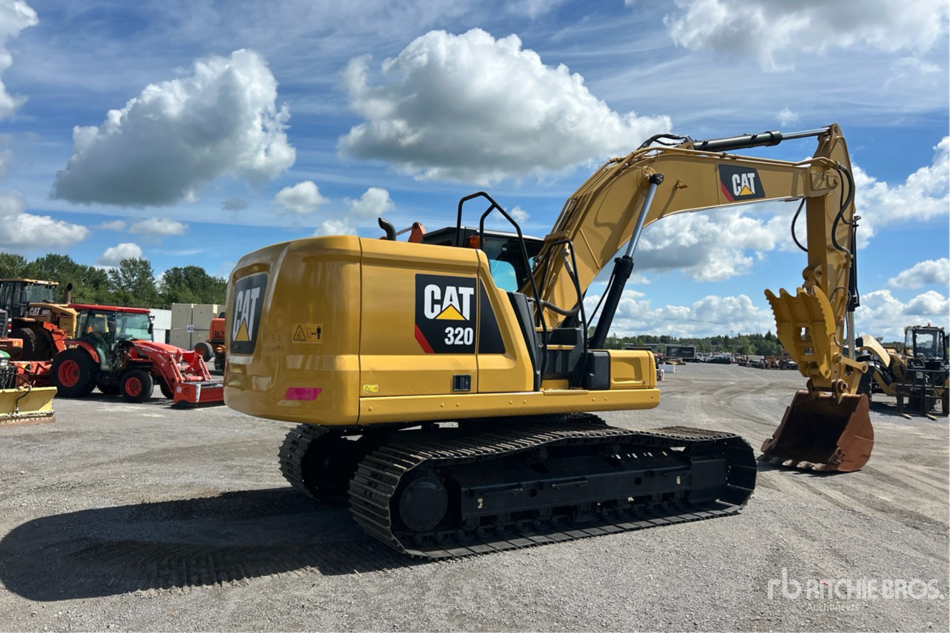 2017 Caterpillar 320