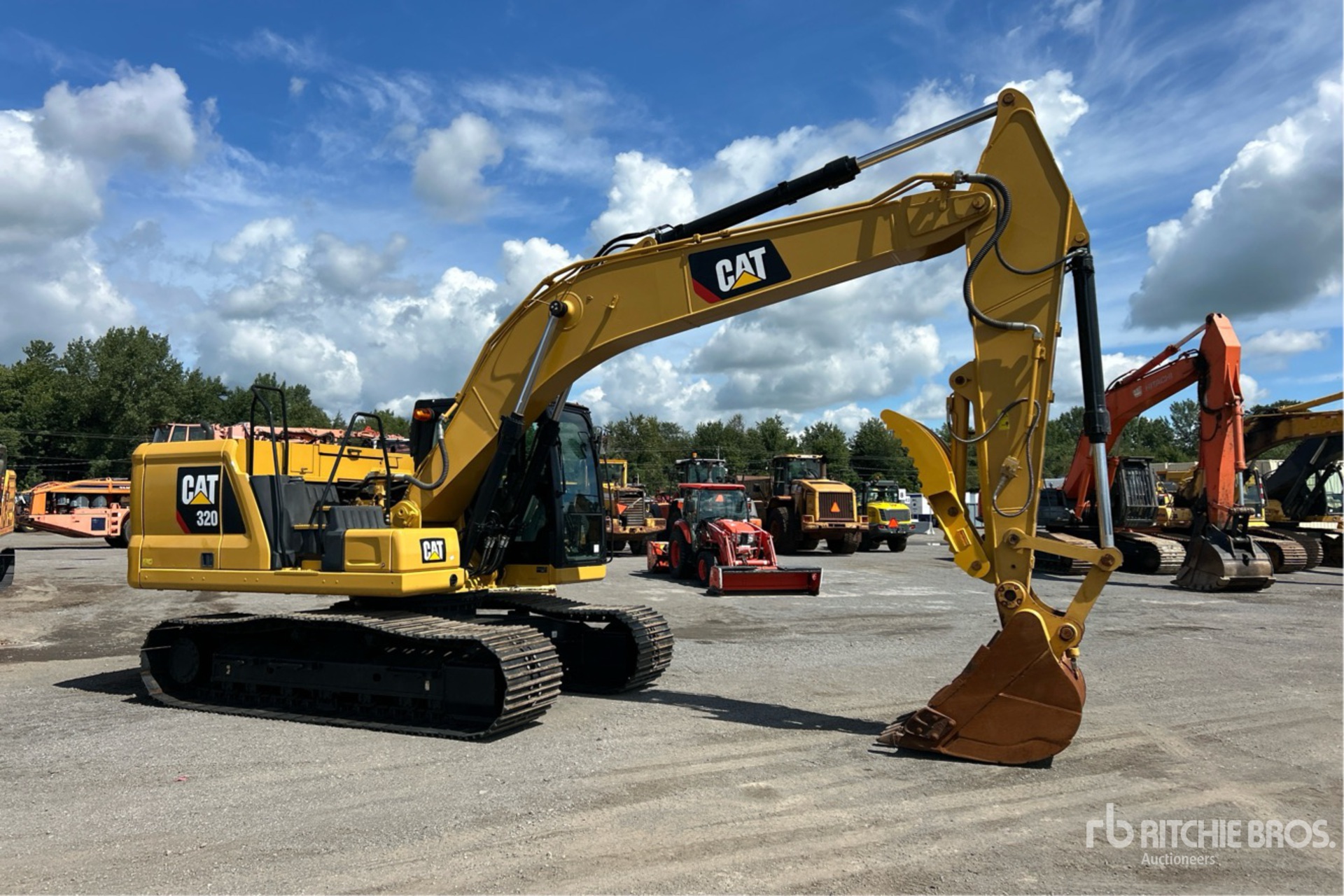 2017 Caterpillar 320