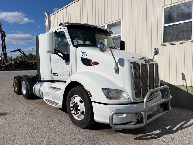2015 Peterbilt 579 6x4 T/A Day Cab Truck Tractor