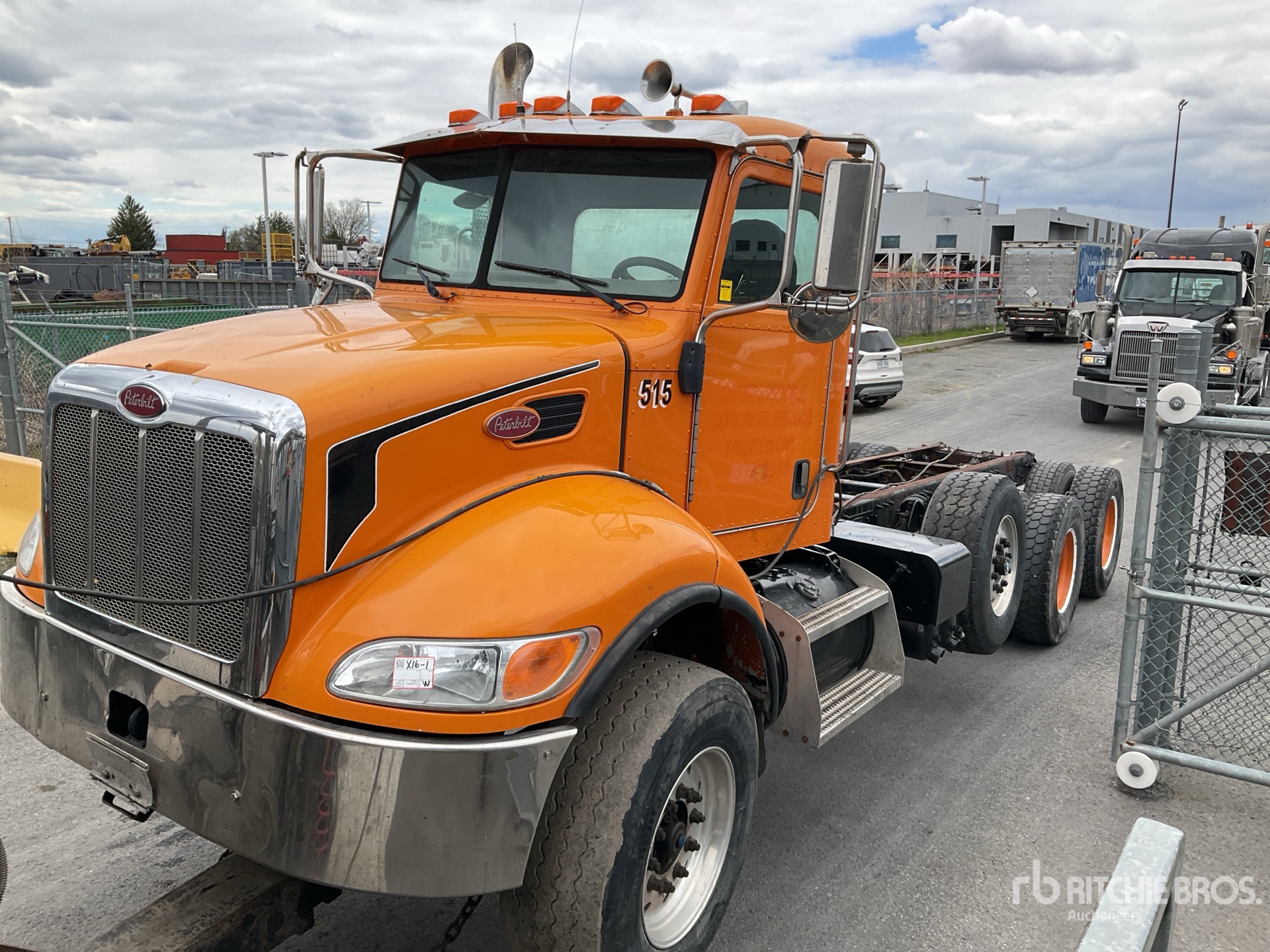 Photo of a 2009 Peterbilt 340