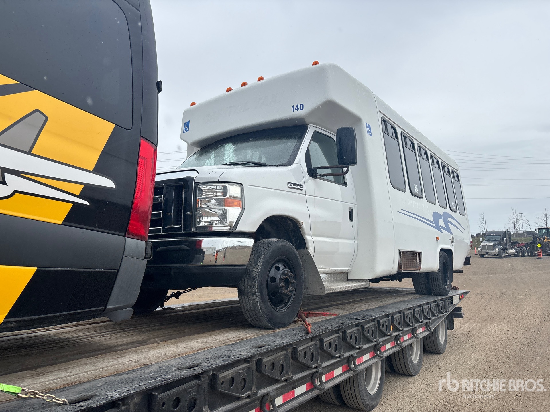 Photo of a 2014 Ford E-450 ECONOLINE