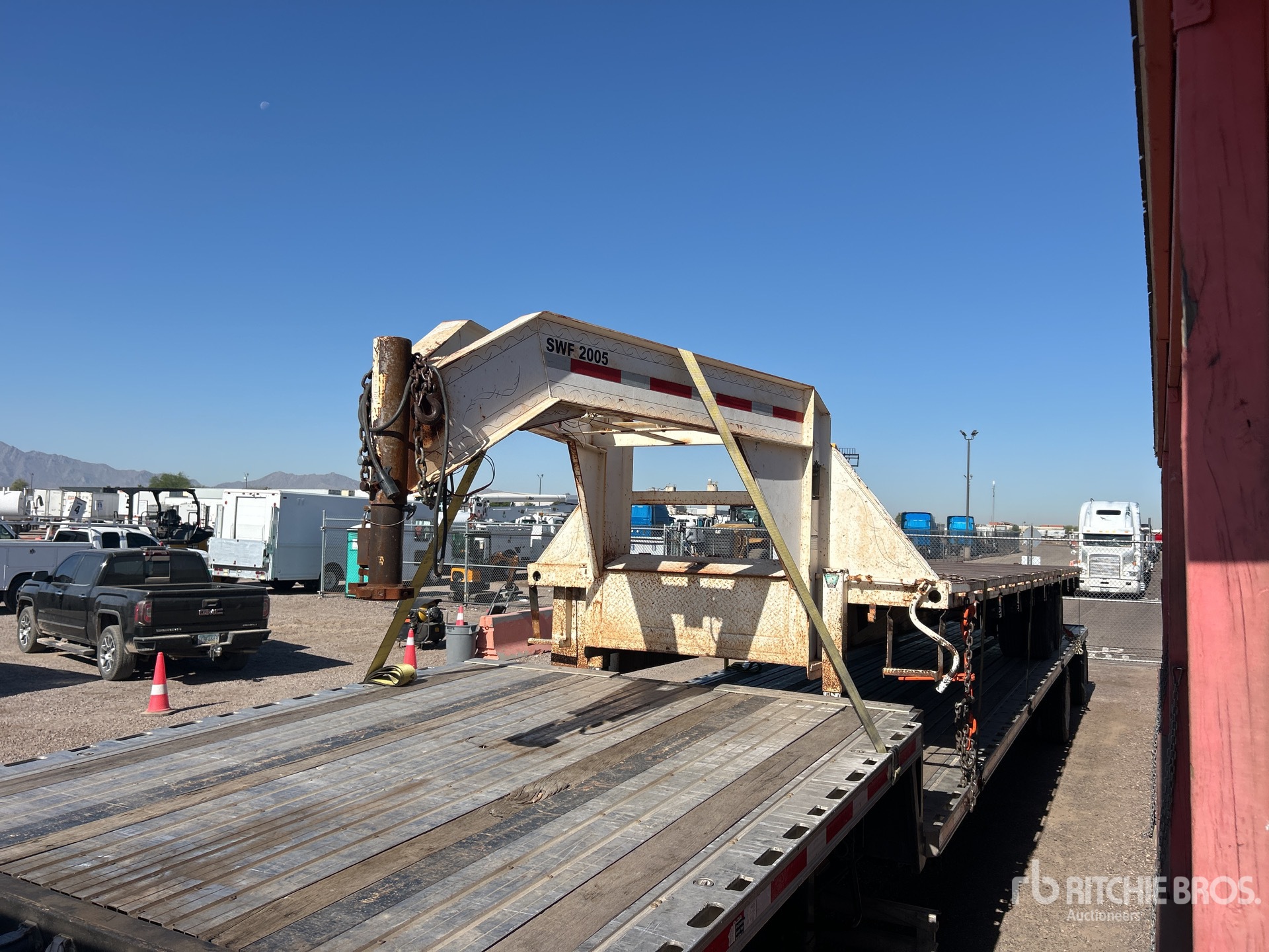 Photo of a 2002 Pj Trailers 32 ft T/A Gooseneck