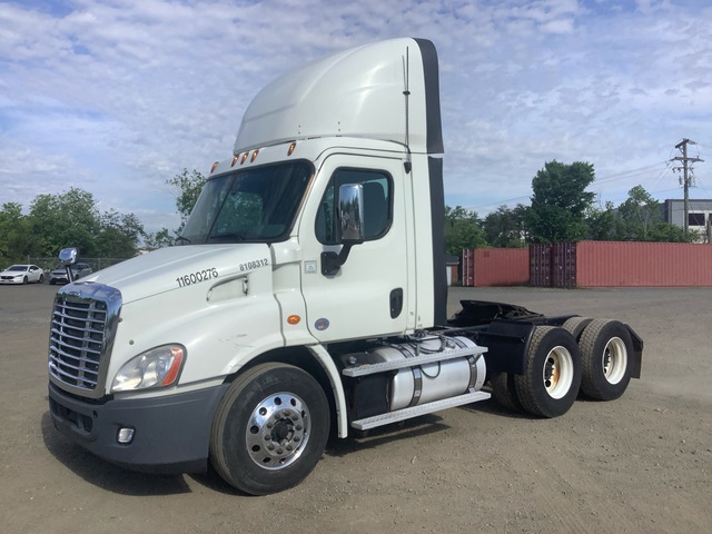2016 Freightliner Cascadia 113 6x4 T/A Day Cab Truck Tractor