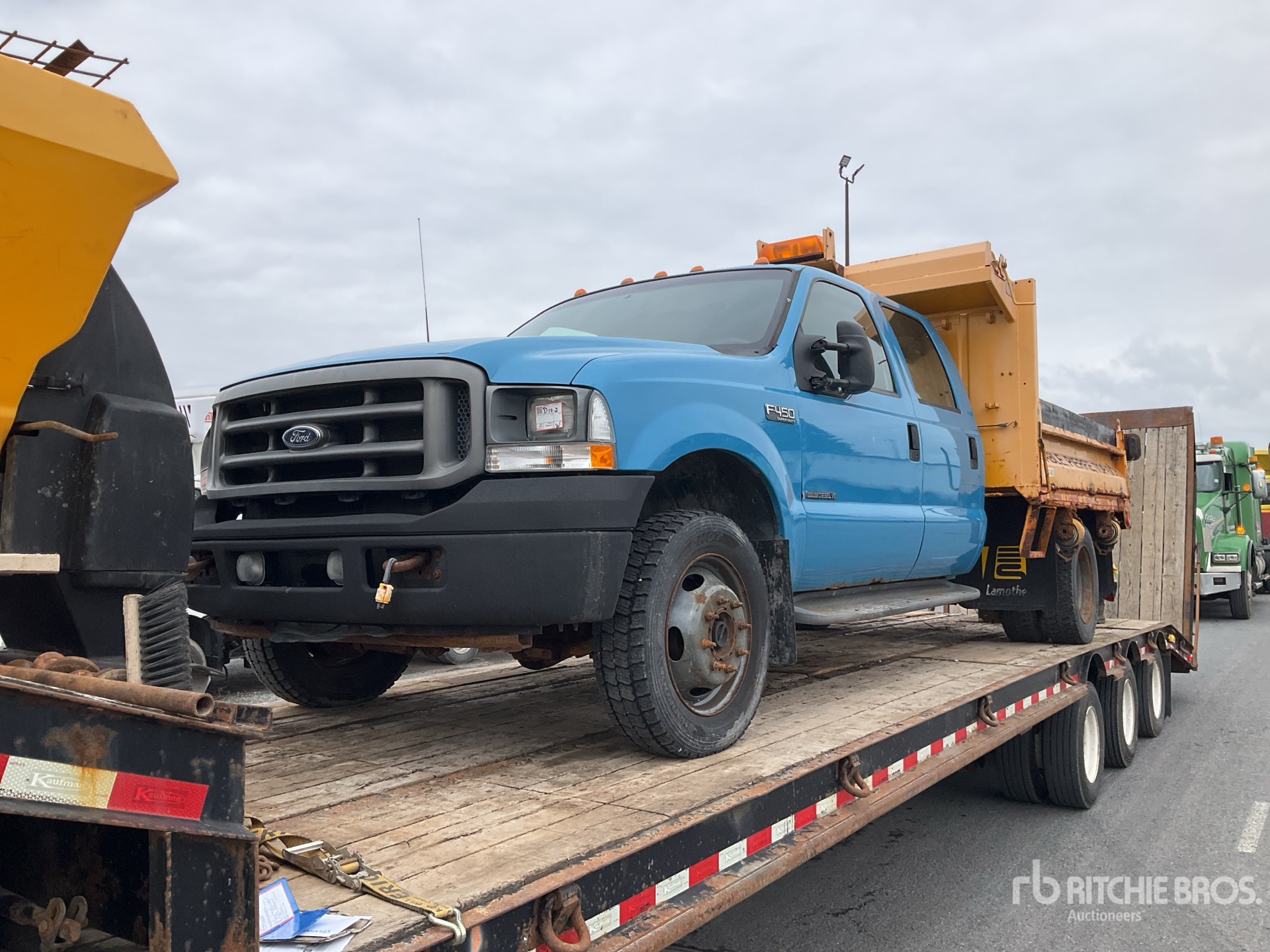 Photo of a 2002 Ford F-450