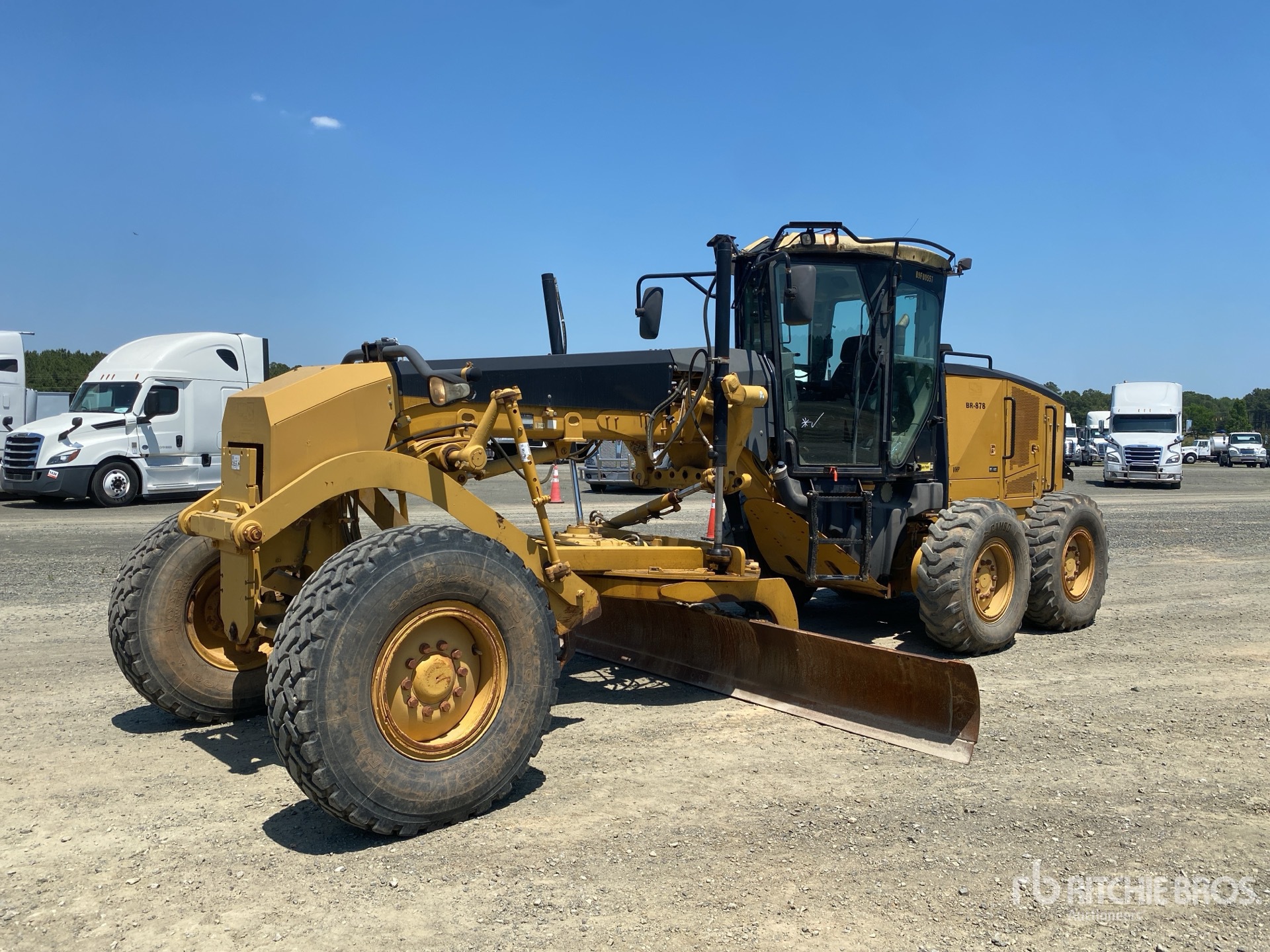 Photo of a 2009 Caterpillar 12M VHP