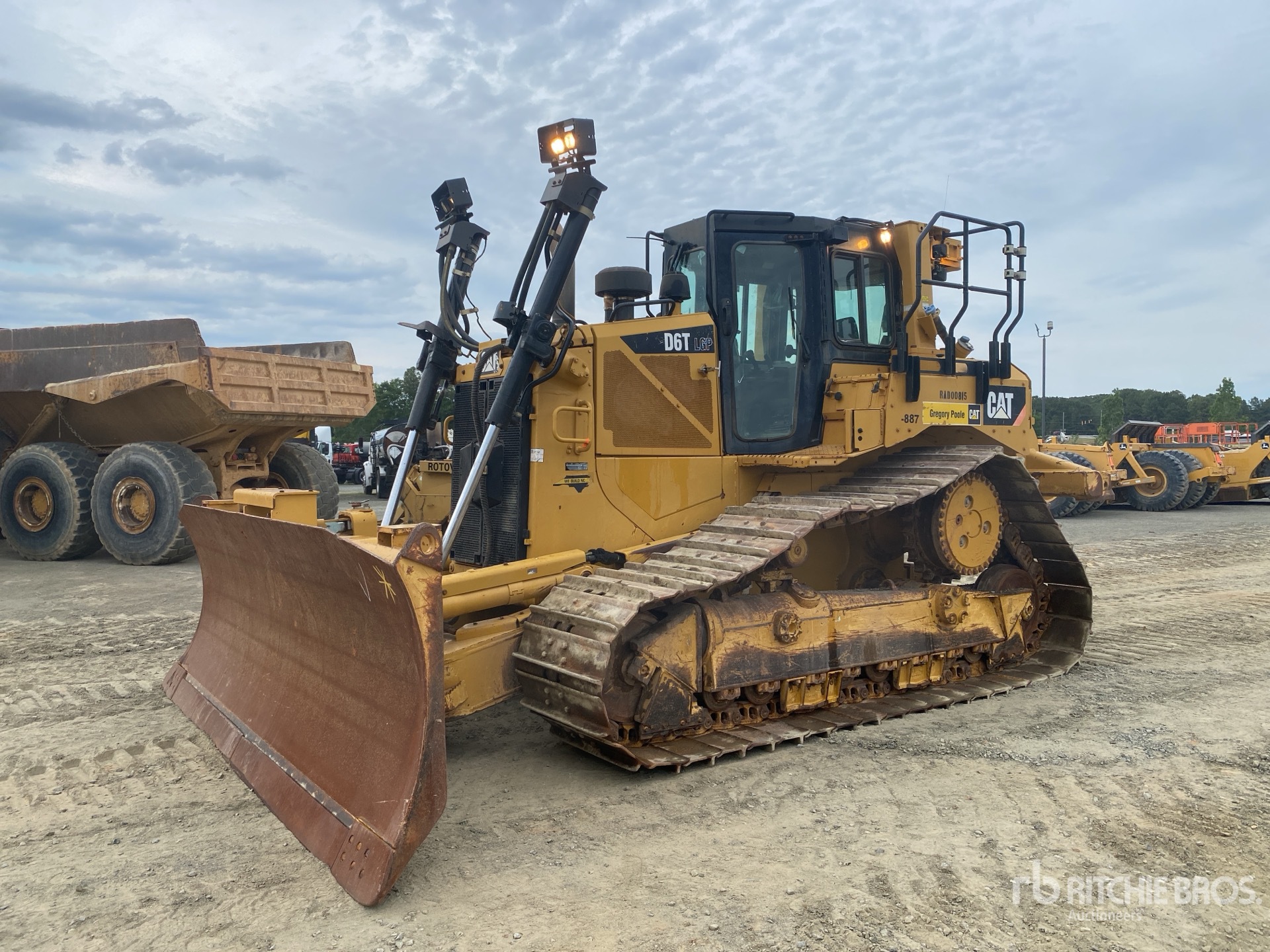 Photo of a 2015 Caterpillar D6T LGP