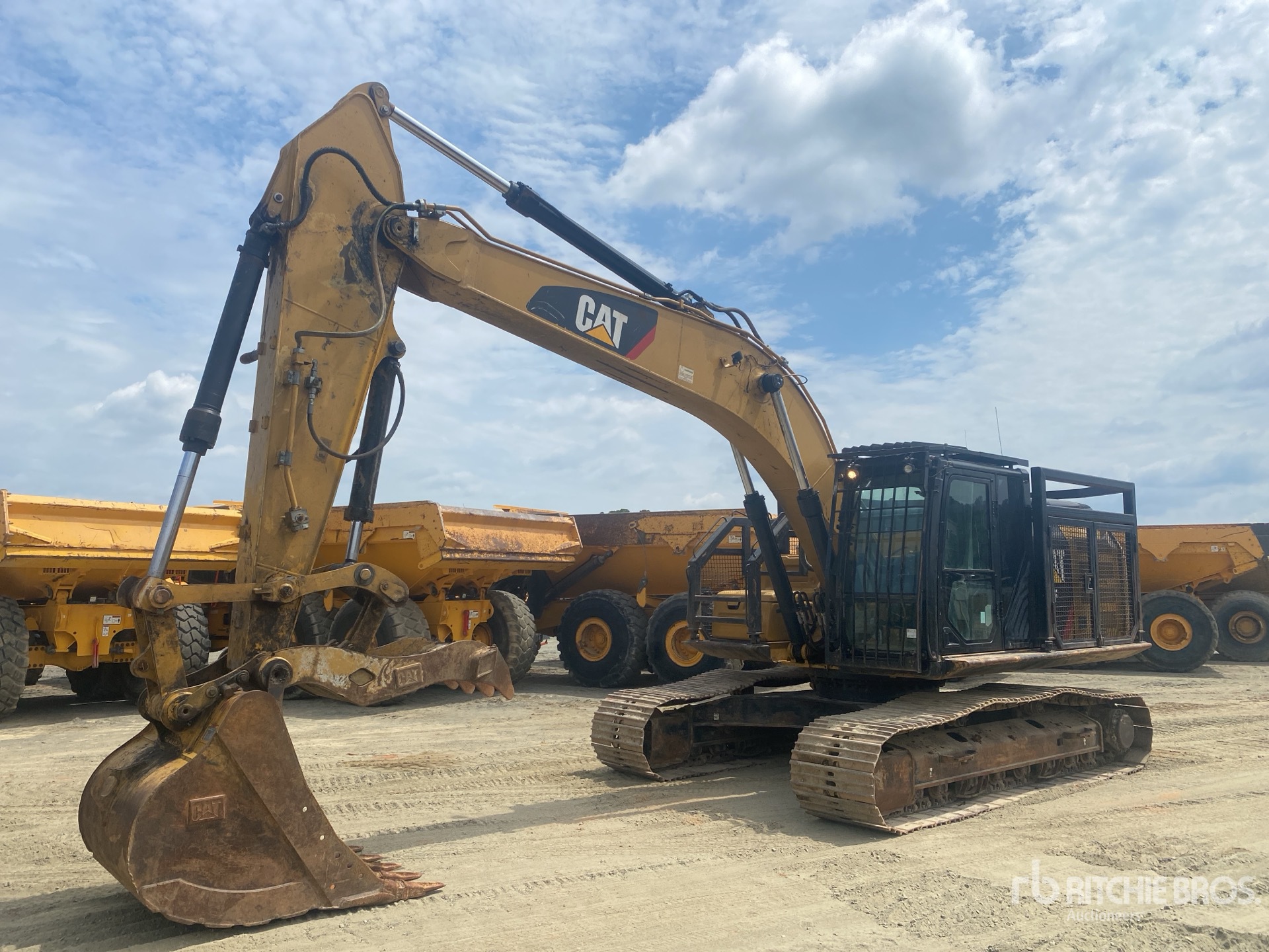 Photo of a 2018 Caterpillar 326F L