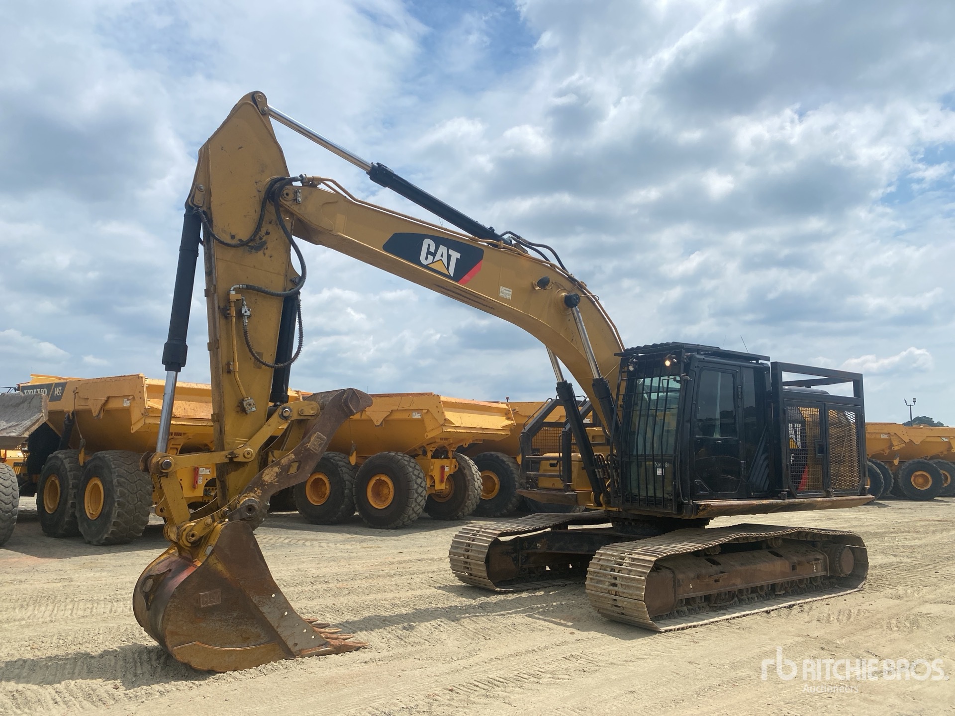 Photo of a 2017 Caterpillar 326F L