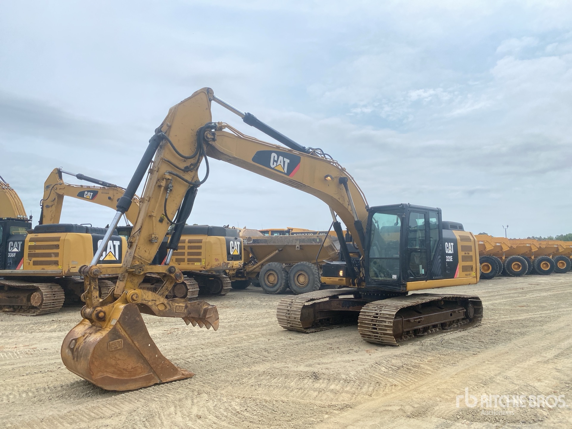 Photo of a 2015 Caterpillar 320 EL