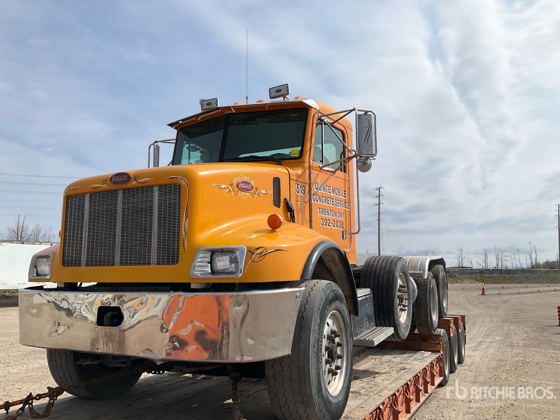 Photo of a 2005 Peterbilt 330