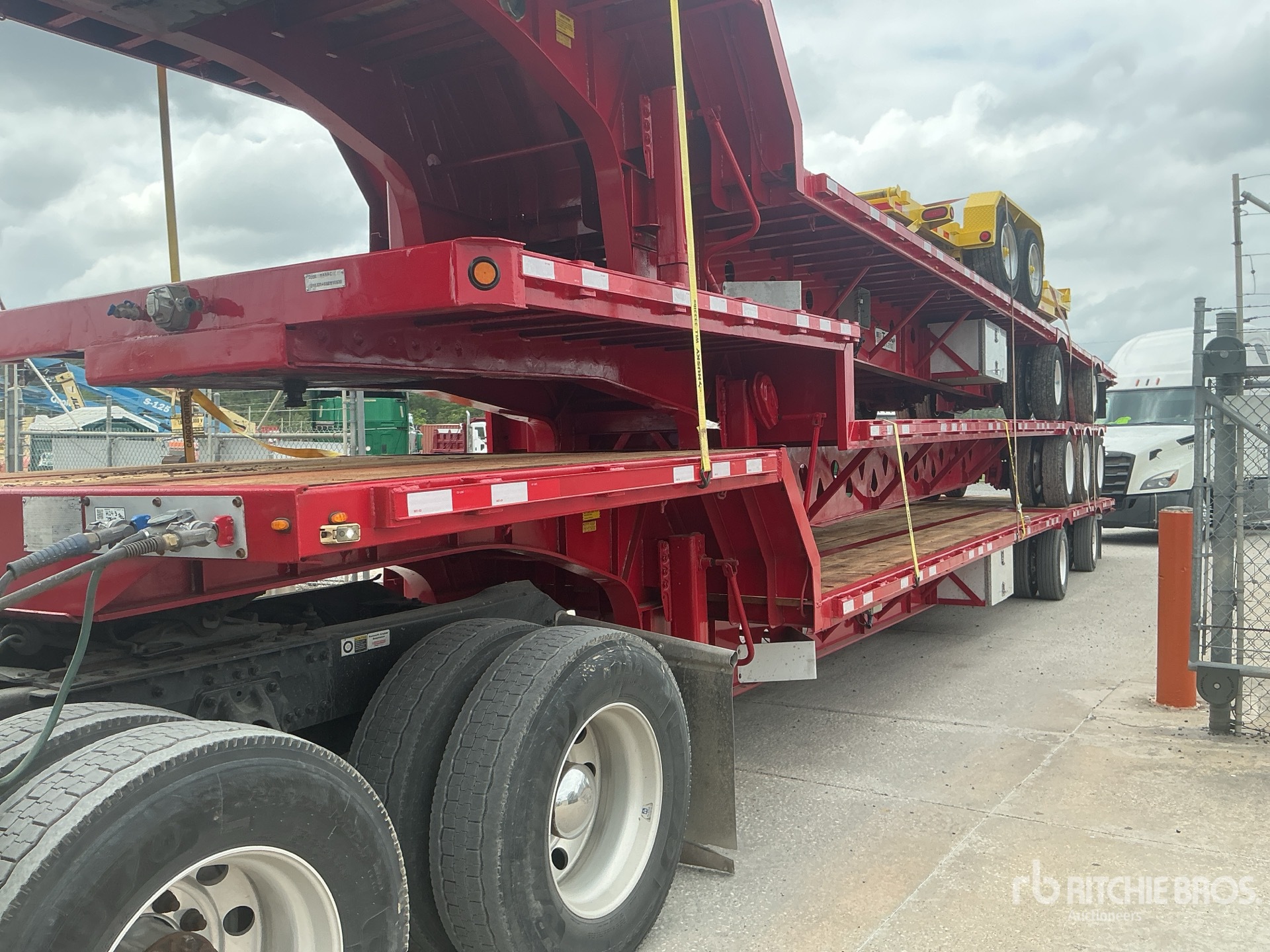 Photo of a 2013 Transcraft 53 ft T/A