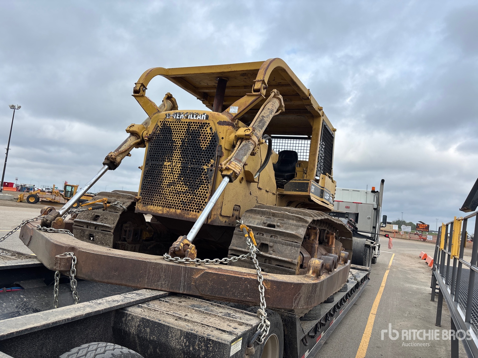 Photo of a 1984 Caterpillar D7G-LPG
