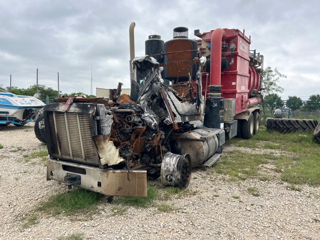 Vactor GUZST00 on 2015 Kenworth T-800 6x4 Vacuum Tanker Truck (Inoperable)