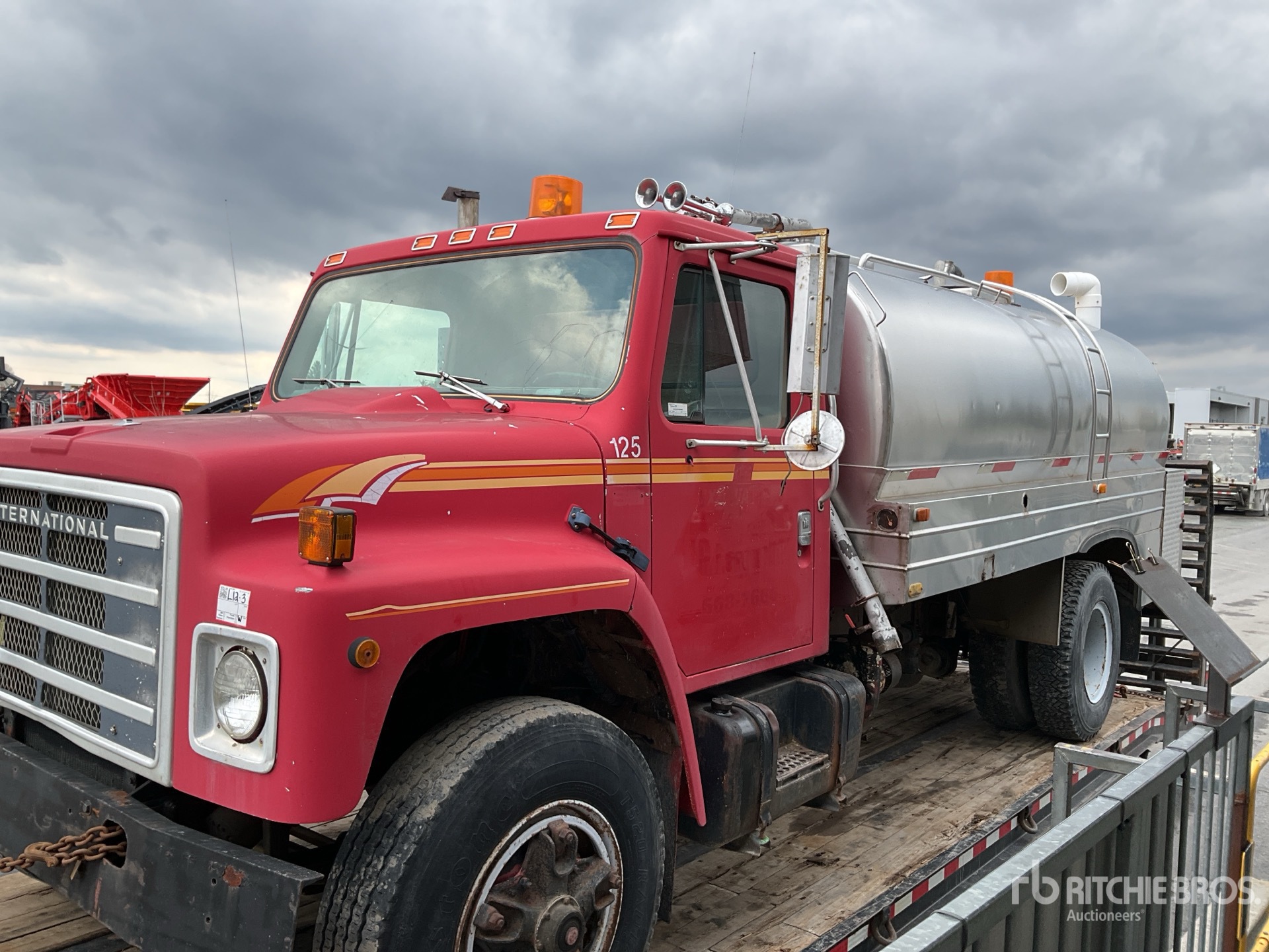 Photo of a 1984 International 1954 SS