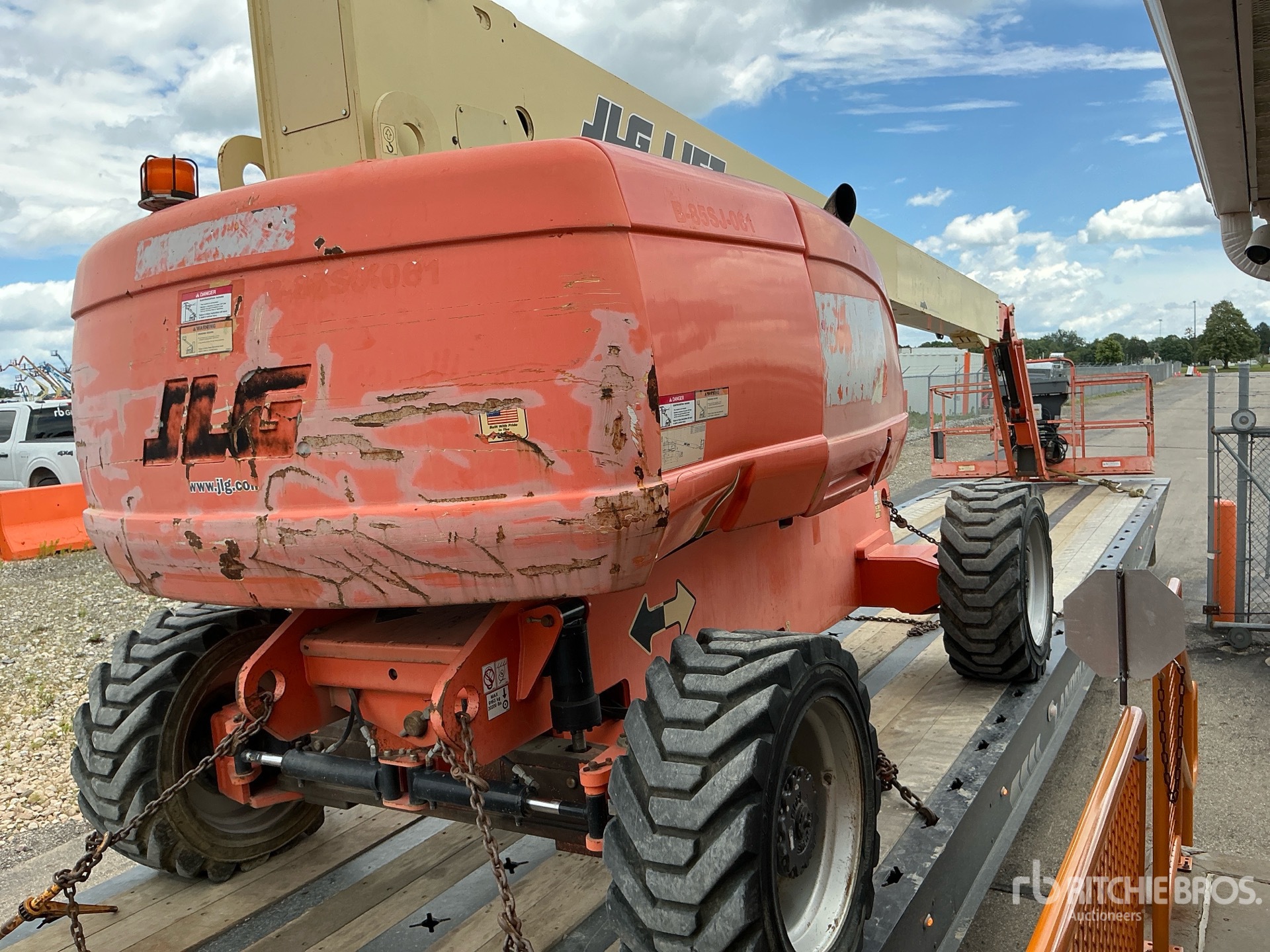 Photo of a 2010 JLG 860SJ