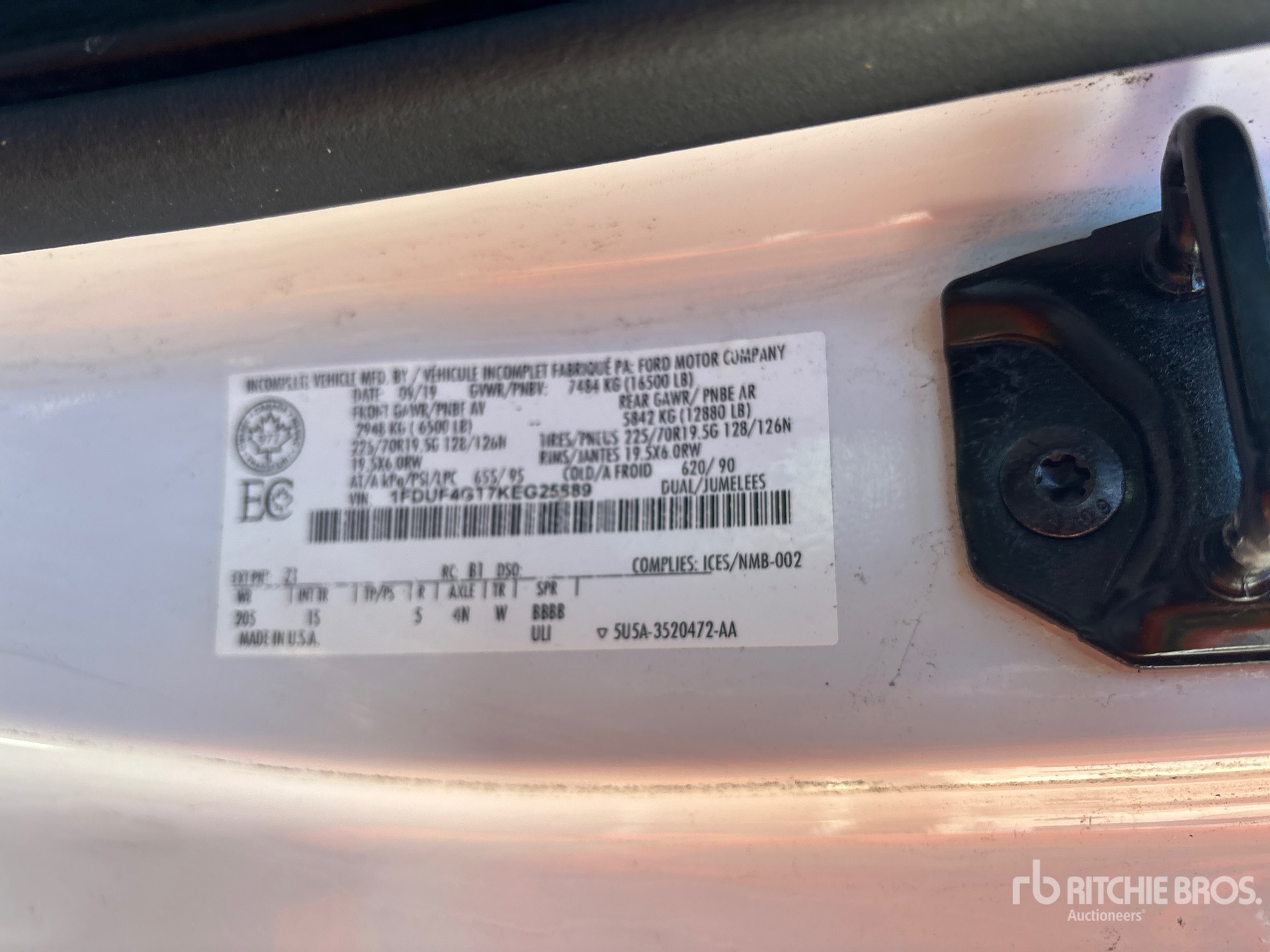 Photo of a 2019 Ford F-450