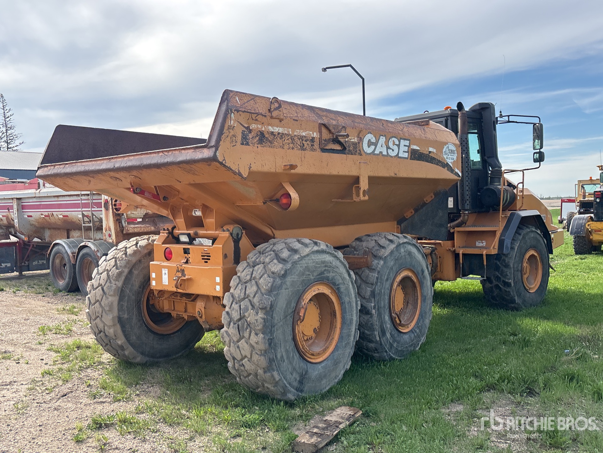General Appearance with Picture, Right Rear Corner