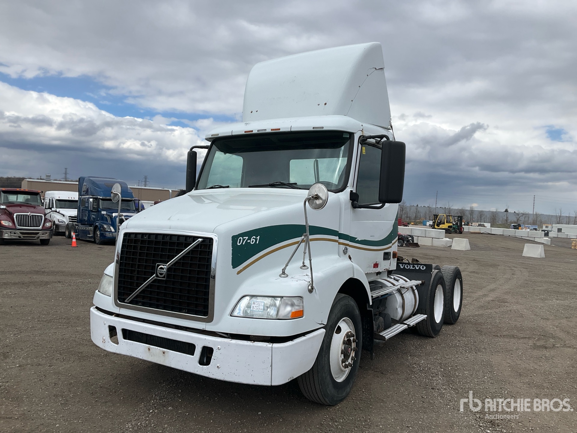 Photo of a 2007 Volvo VNM