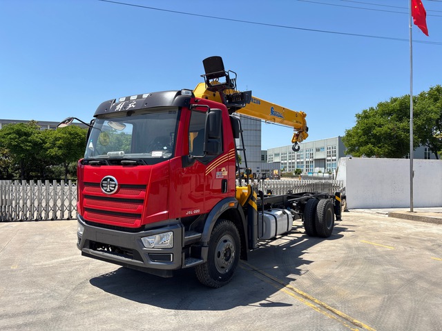 XCMG SQS200 8 ton on 2024 FAW J6L-220 4x2 Crane Truck