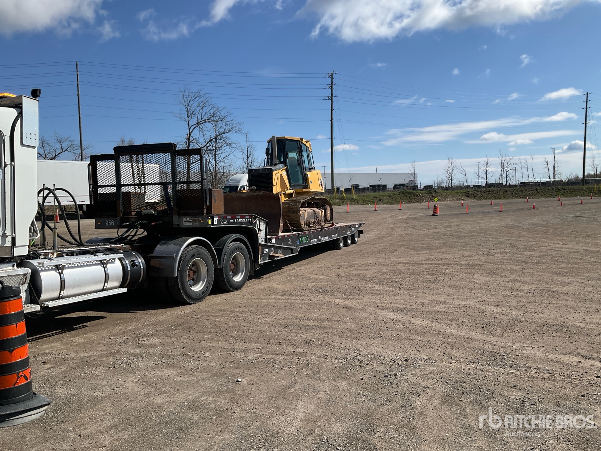 Photo of a 2011 John Deere 750J LT