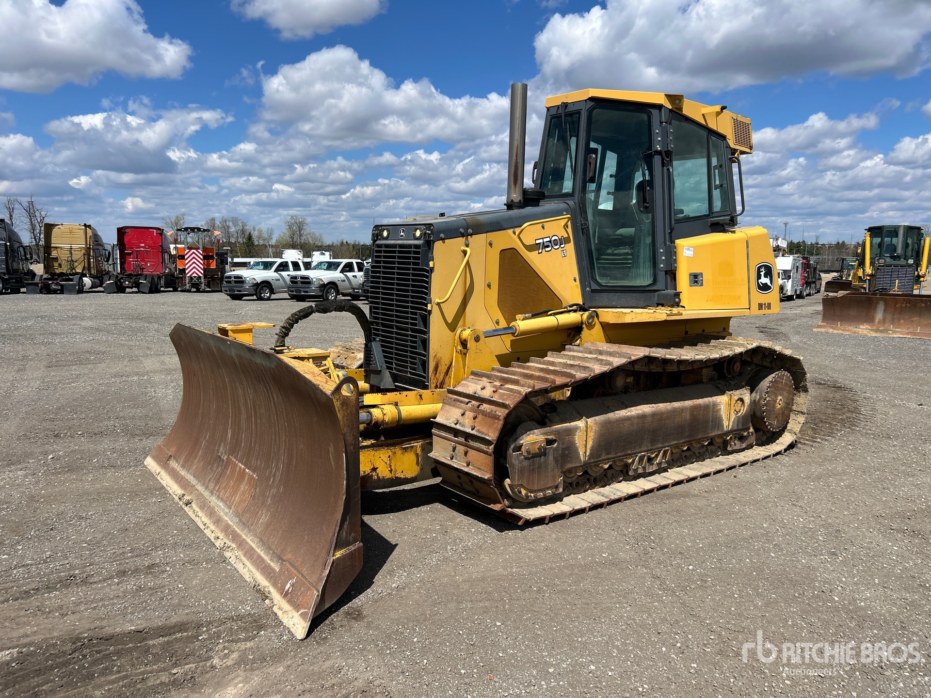 Photo of a 2011 John Deere 750J LT