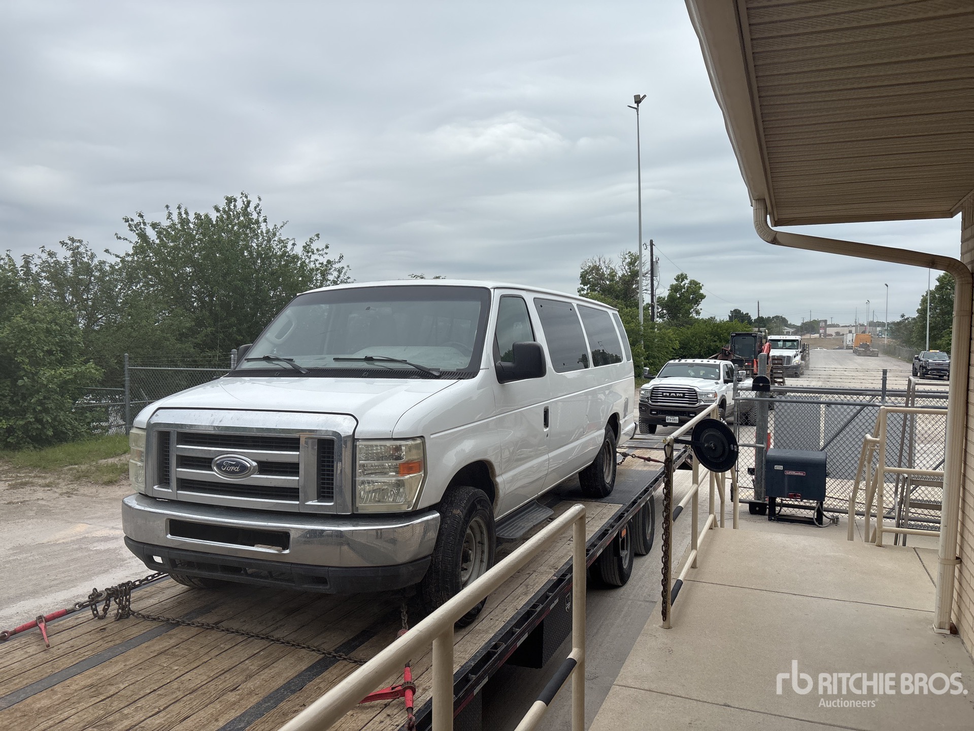 Photo of a 2013 Ford E-350