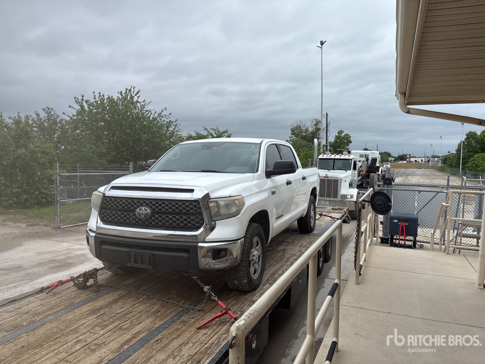 Photo of a 2017 Toyota TUNDRA
