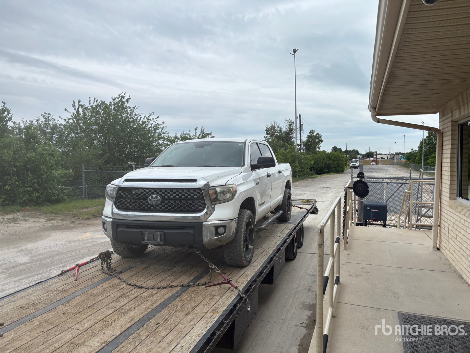 Photo of a 2018 Toyota TUNDRA