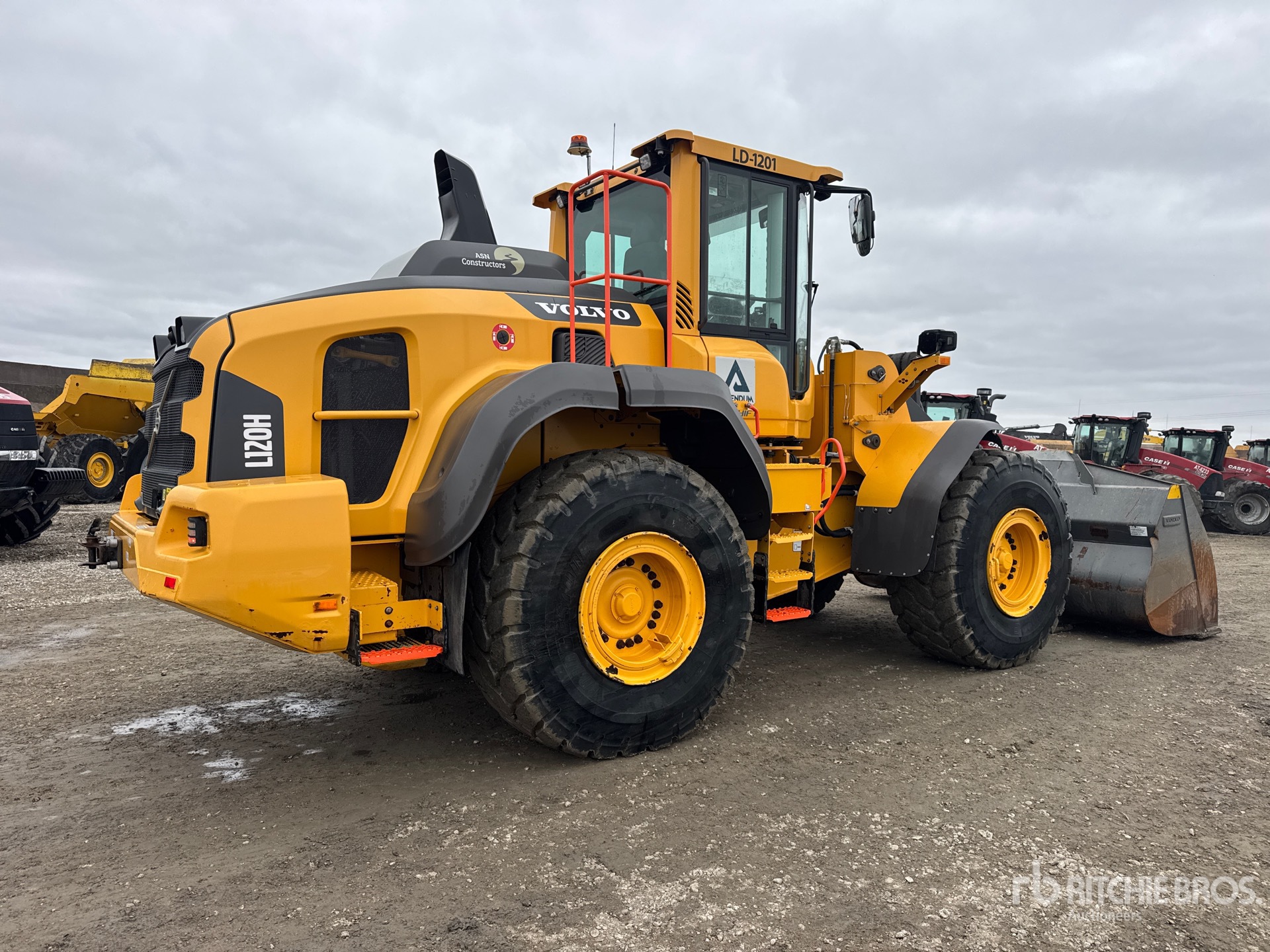 2022 Volvo L120H
