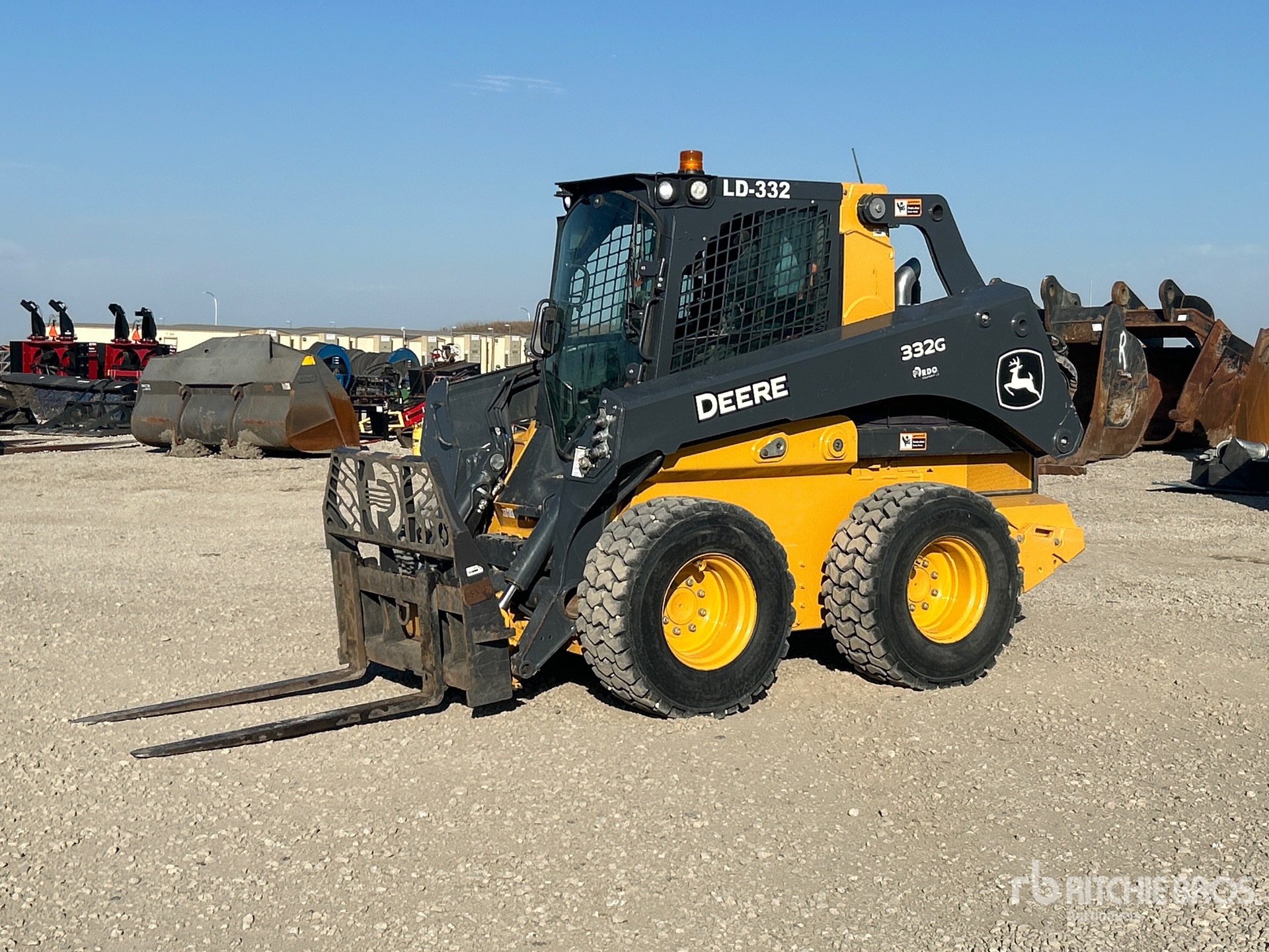 Photo of 2023 John Deere 332G