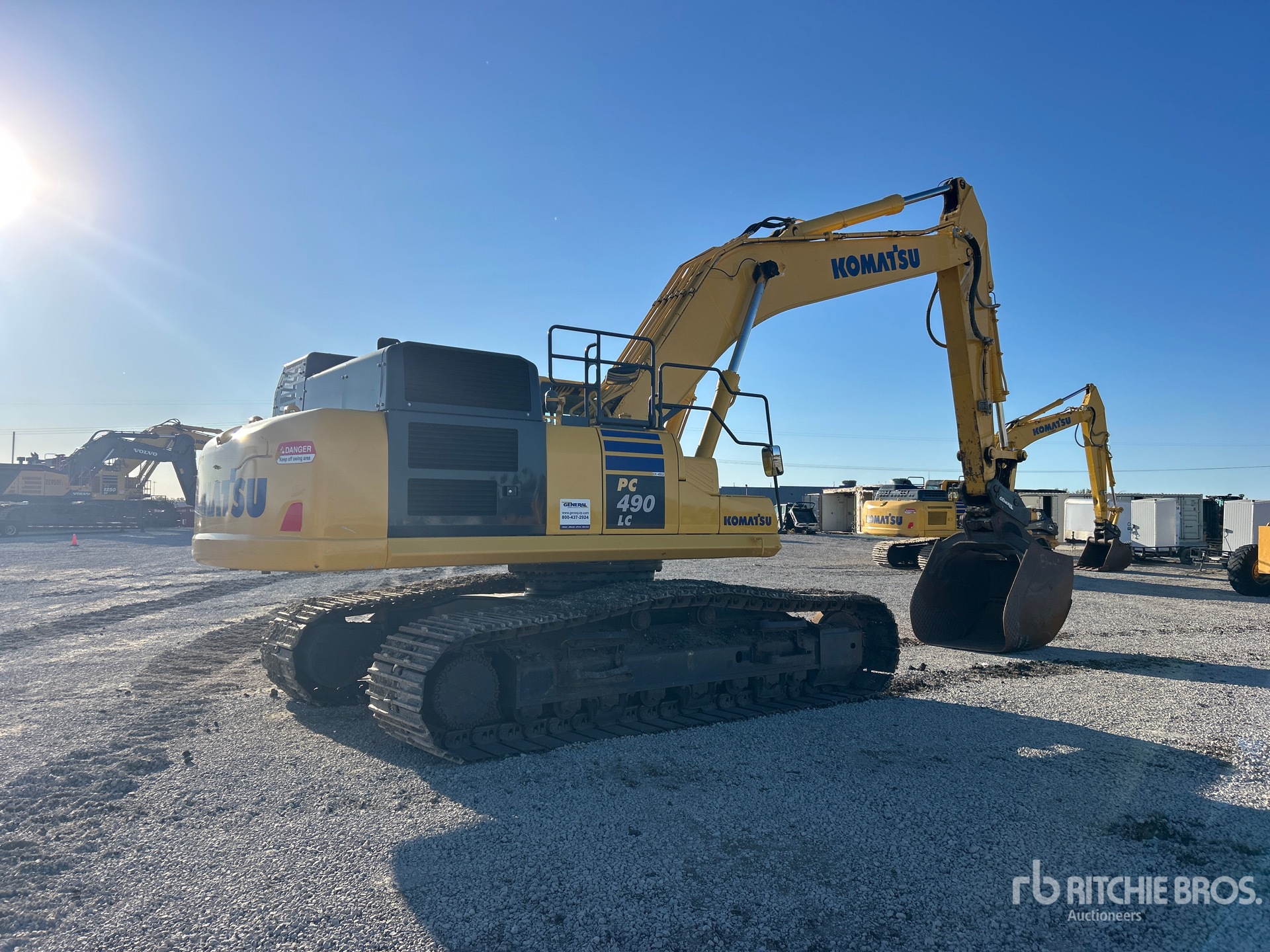 2023 Komatsu PC490LC-11