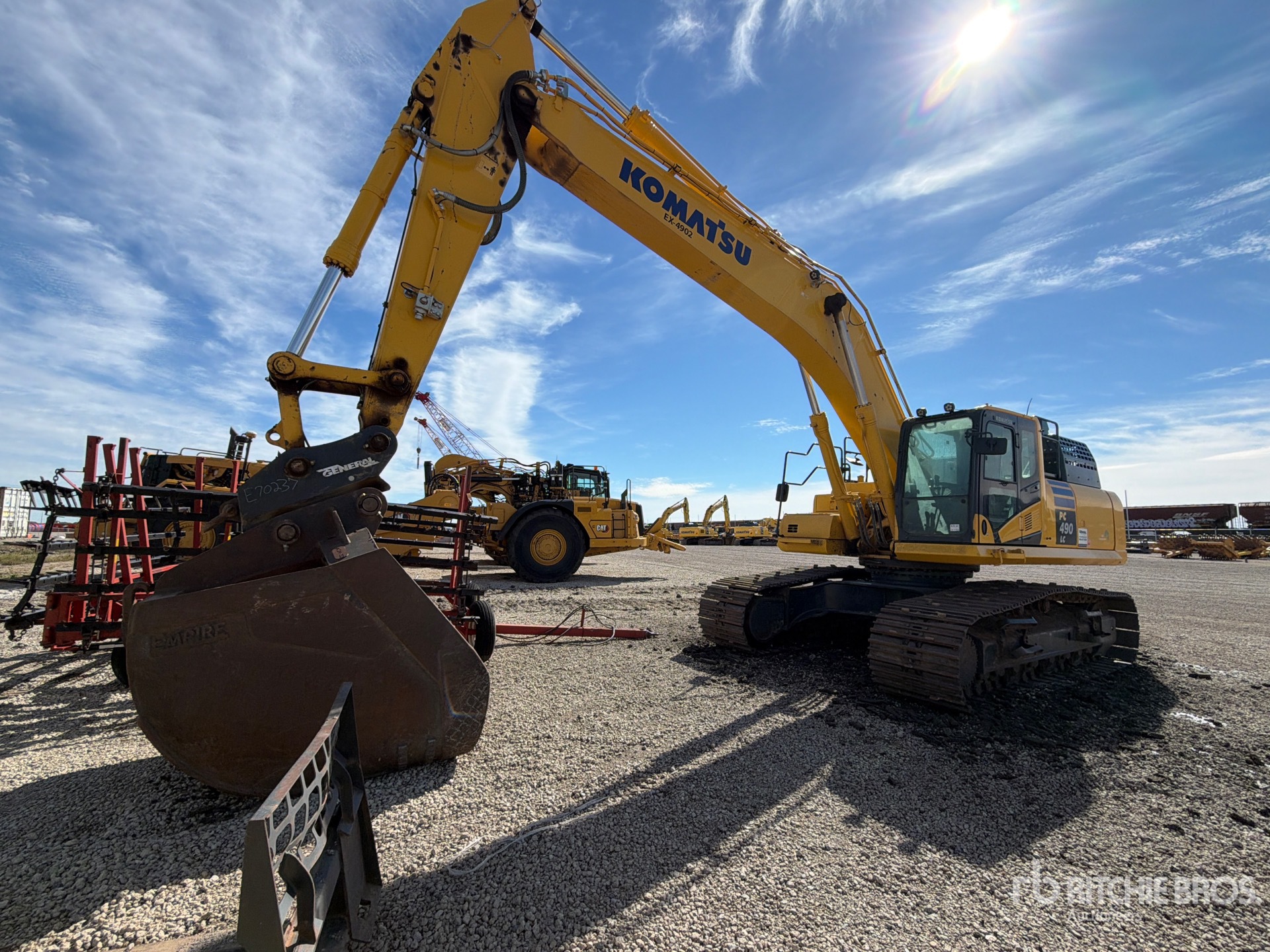 Photo of 2023 Komatsu PC490LC-11