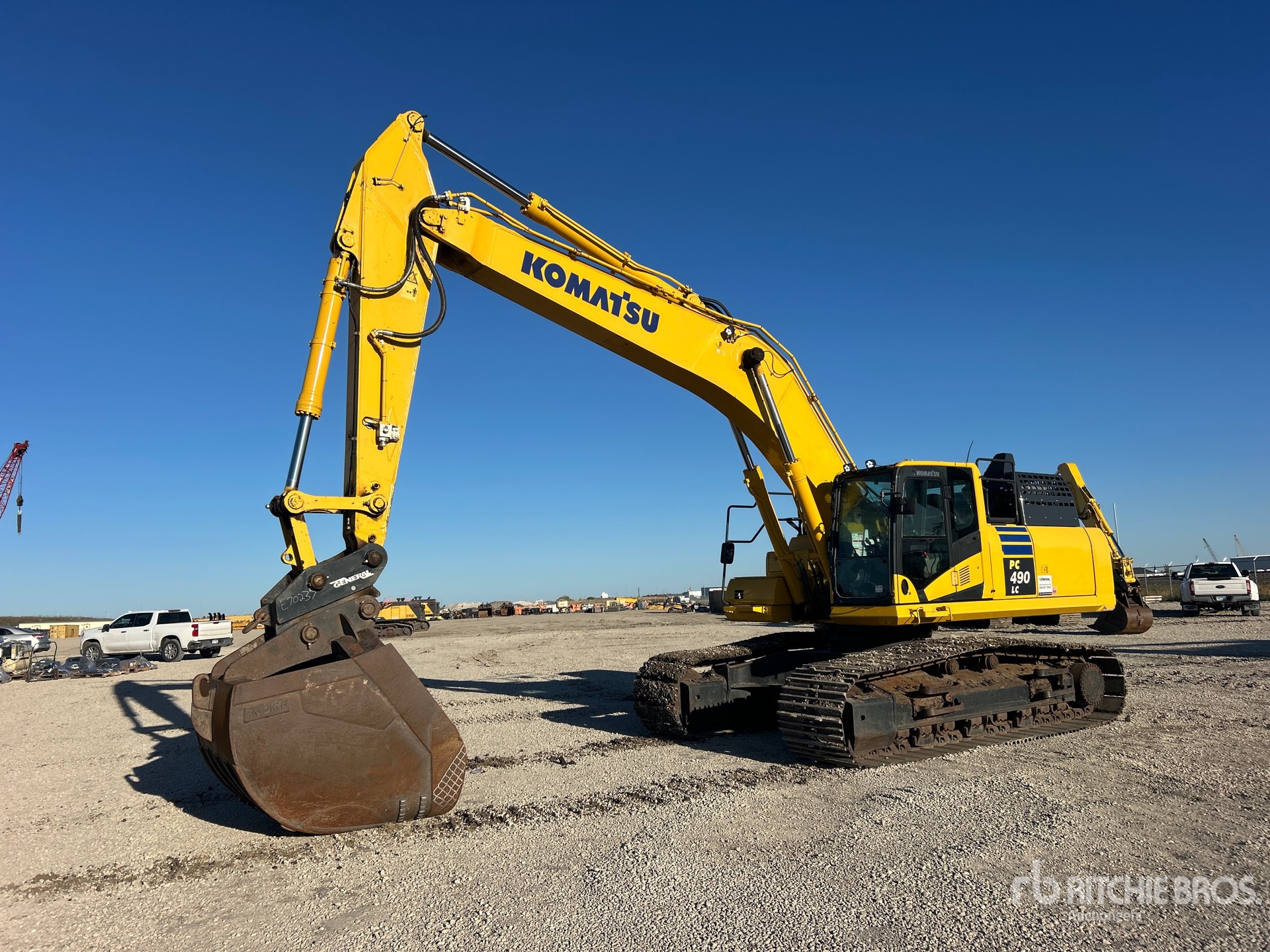 2023 Komatsu PC490LC-11