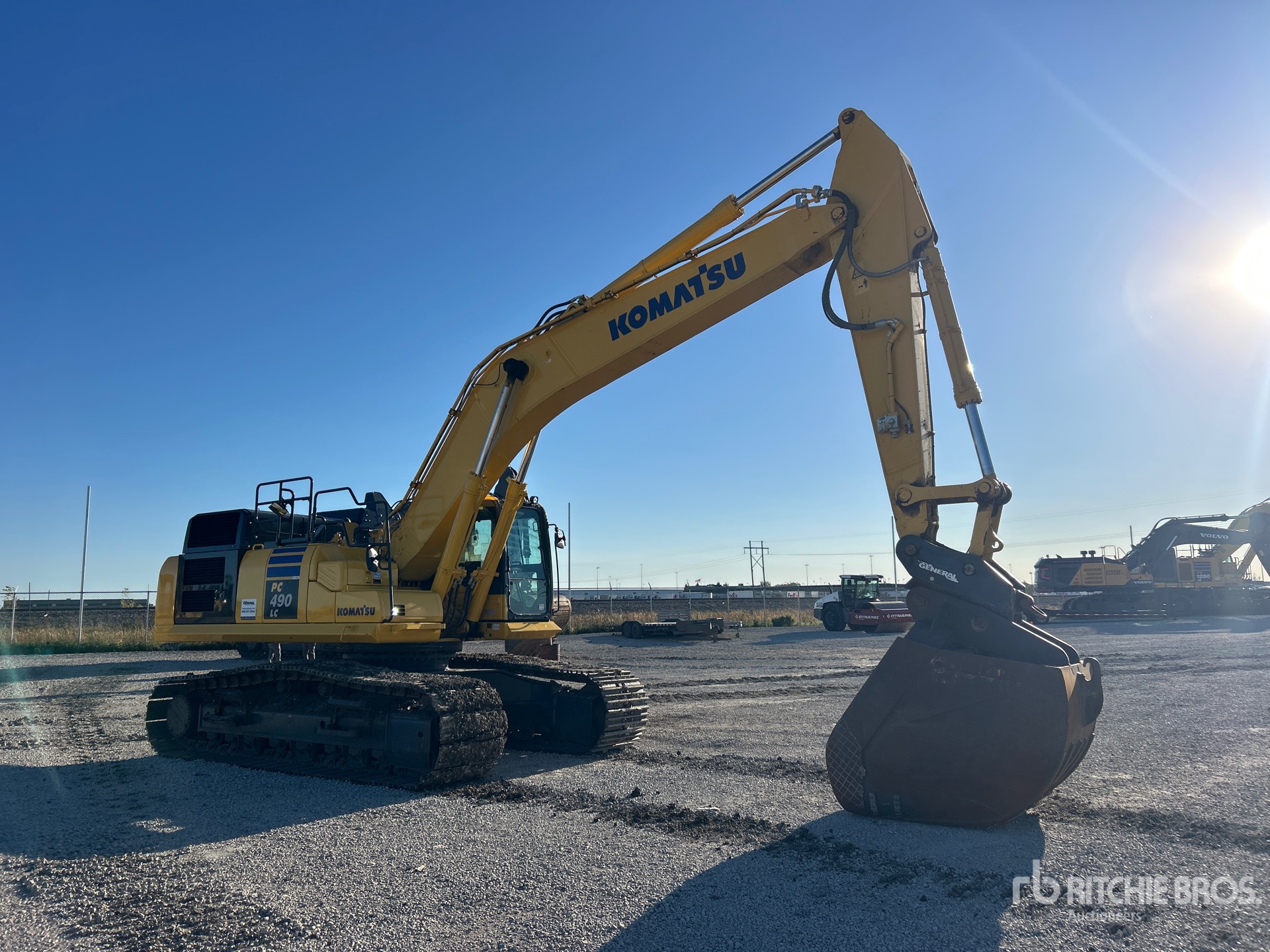2023 Komatsu PC490LC-11