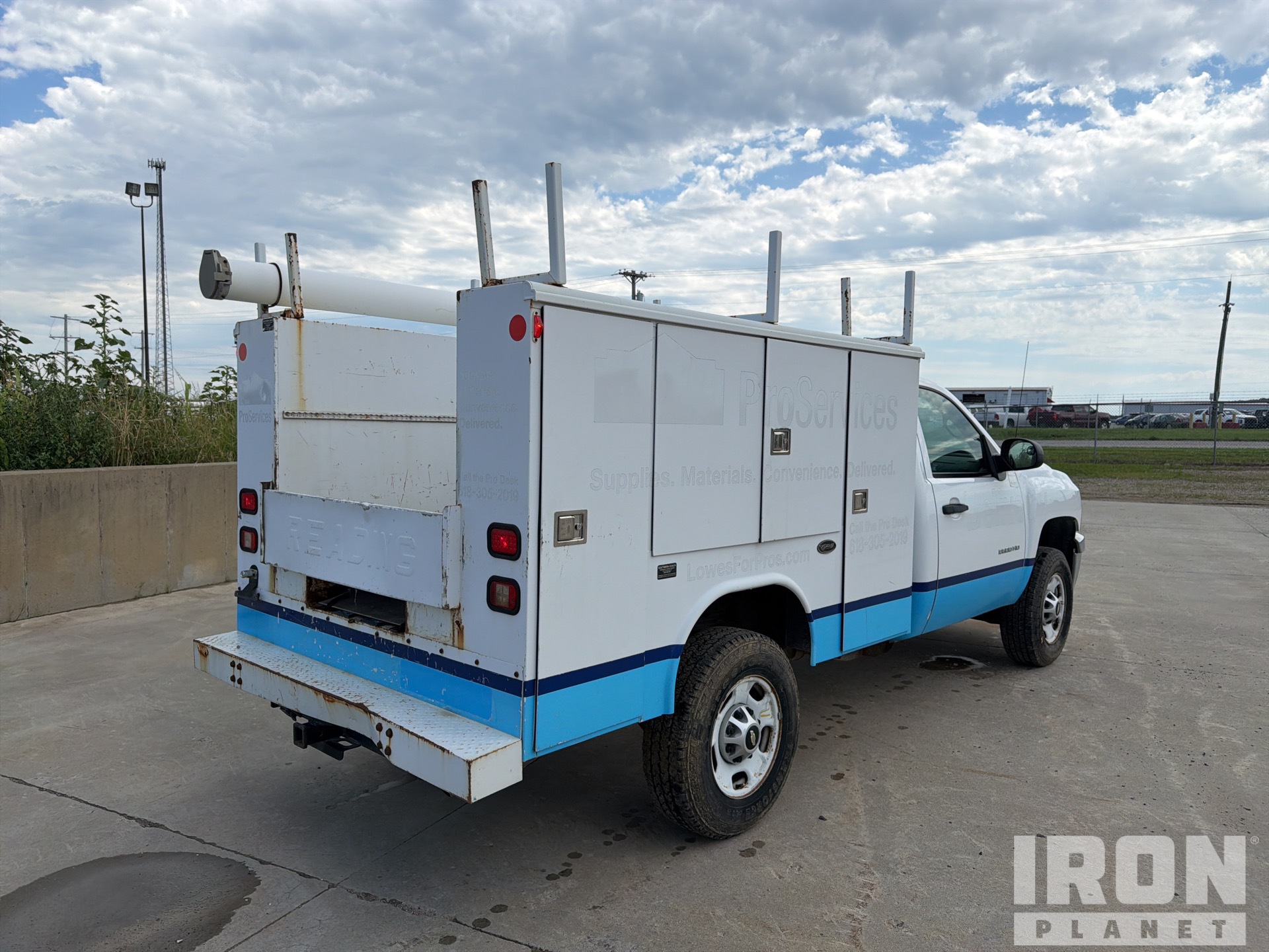 General Appearance with Picture, Right Rear Corner