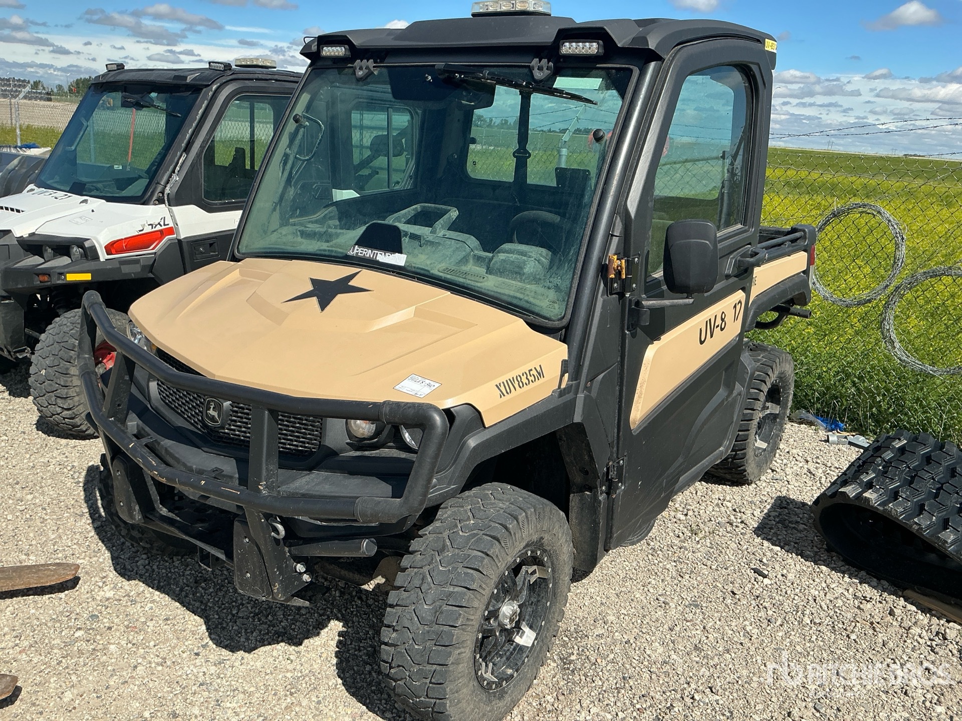 Photo of a 2023 John Deere XUV835M
