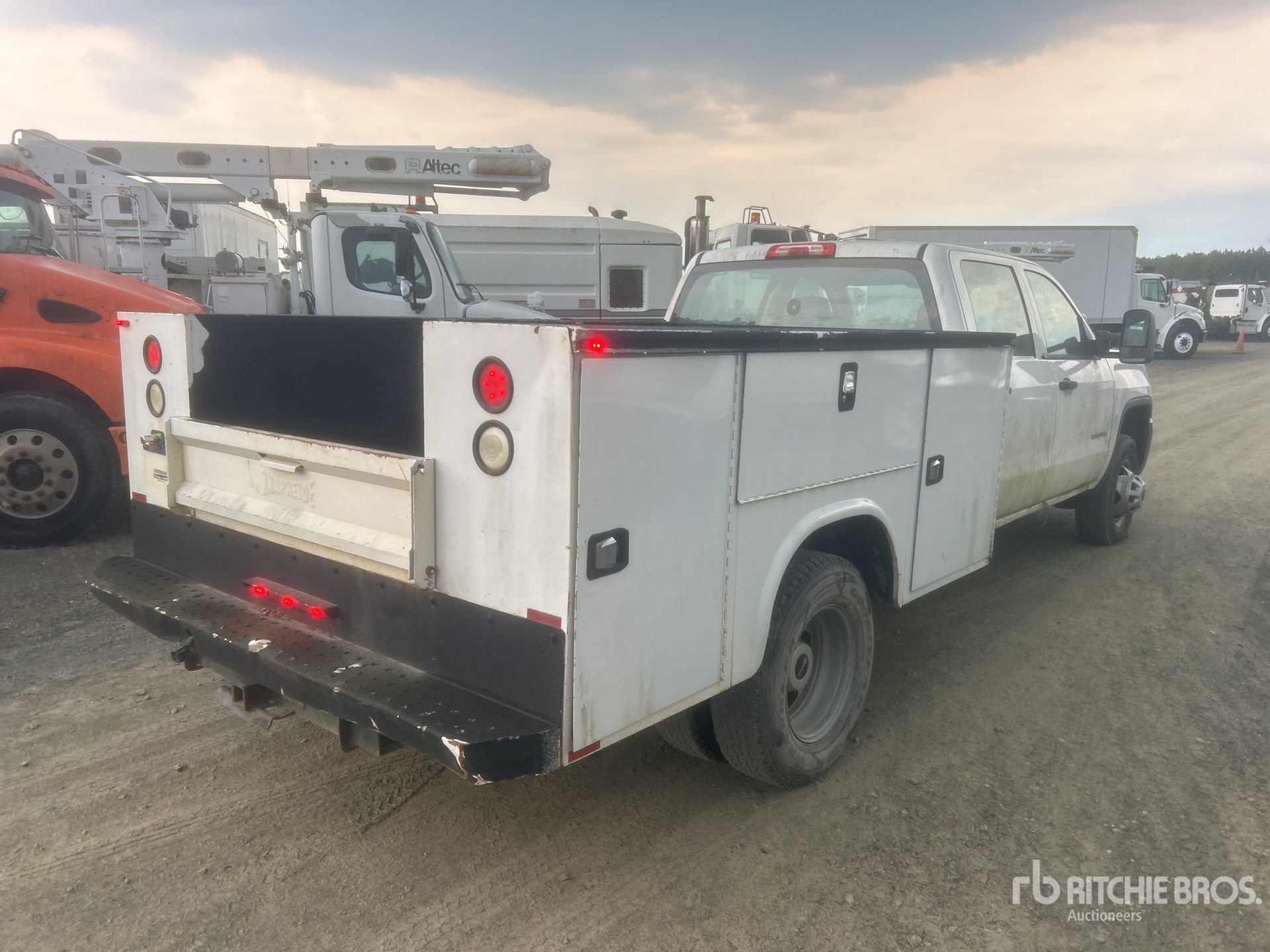 General Appearance with Picture, Right Rear Corner