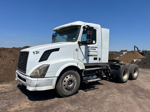 2009 Volvo VNL 6x4 T/A Day Cab Truck Tractor