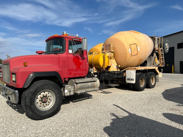 2001 Mack RD690S 8x4 Mixer Truck