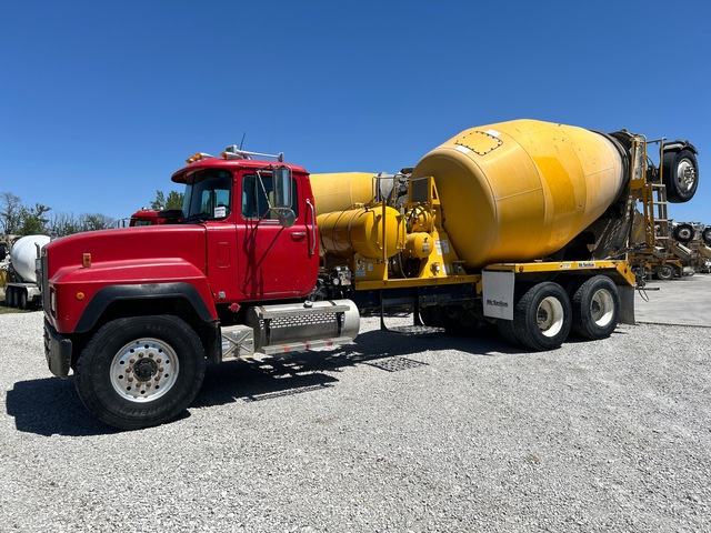 2001 Mack RD688S 8x4 Mixer Truck