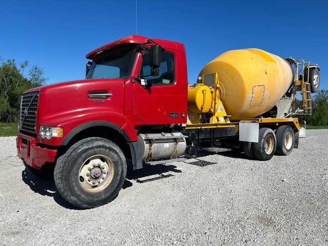 2005 Volvo VHD64F 8x4 Mixer Truck