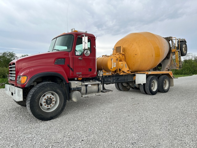 2006 Mack CV513 8x4 Mixer Truck