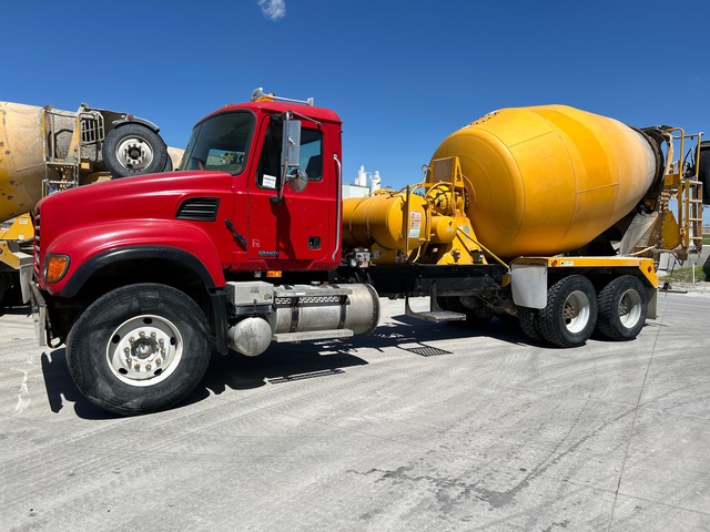 2007 Mack Granite 8x4 Mixer Truck