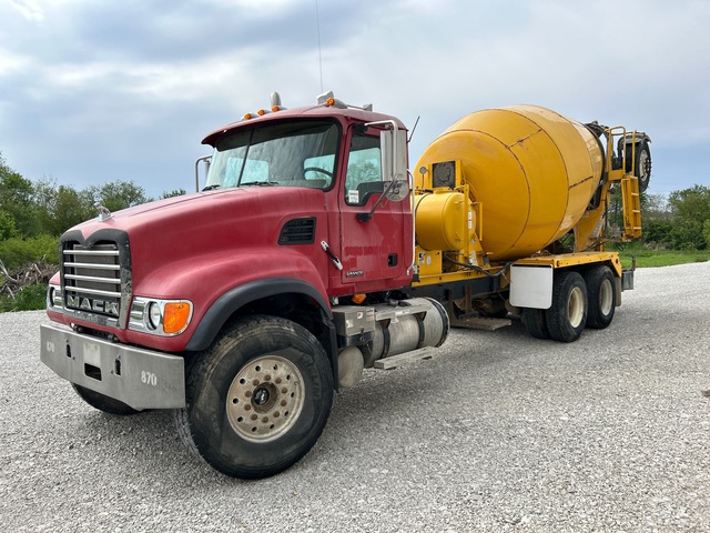 2007 Mack CV513 8x4 Mixer Truck